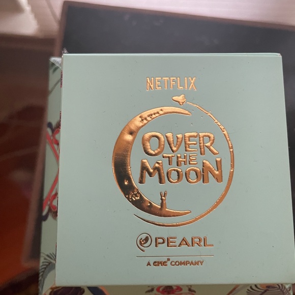 Lady M Netflix Over the Moon Cake Box - Picture 3 of 3
